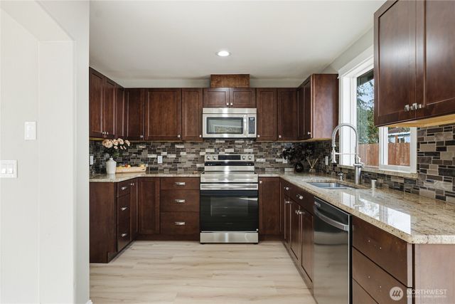 2106 N Tyler Street, Tacoma, WA 98406