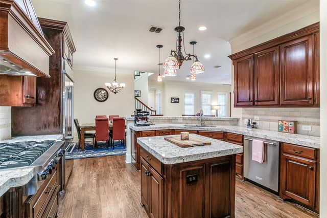 2841 Dyer Street, University Park, TX 75205