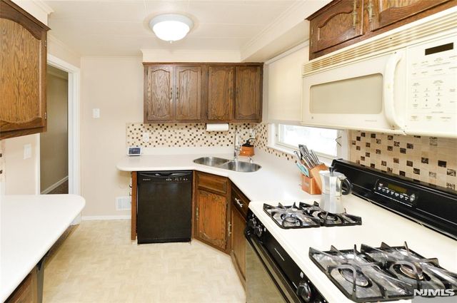 10-02 Mason Place, Fair Lawn, NJ 07410