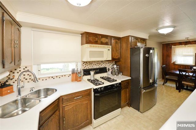 10-02 Mason Place, Fair Lawn, NJ 07410