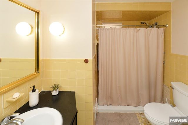 10-02 Mason Place, Fair Lawn, NJ 07410
