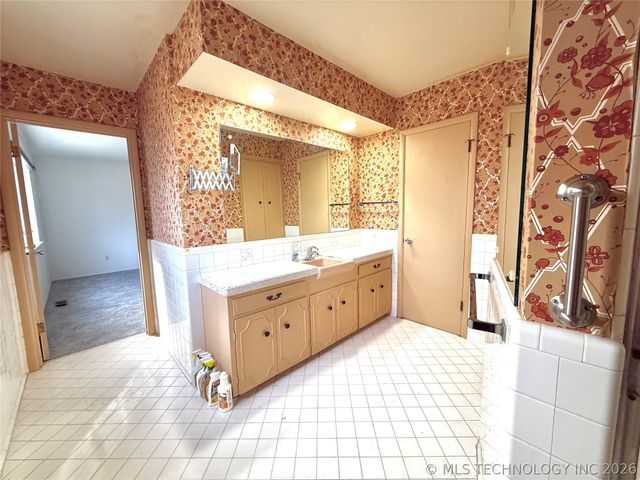 3710 E 43rd Place, Tulsa, OK 74135