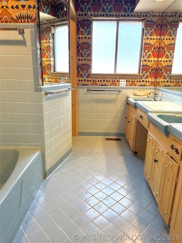 3710 E 43rd Place, Tulsa, OK 74135