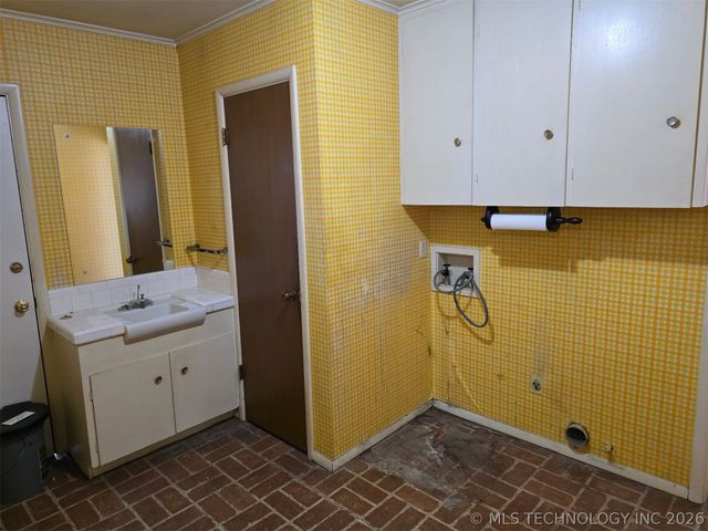 3710 E 43rd Place, Tulsa, OK 74135