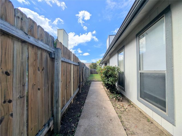 2036 Redwing WAY, Round Rock, TX 78664
