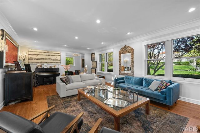 36 Crestwood Drive, Clayton, MO 63105