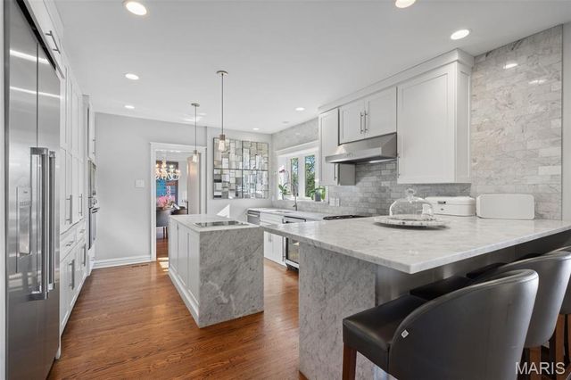 36 Crestwood Drive, Clayton, MO 63105