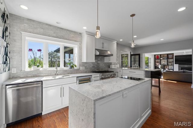 36 Crestwood Drive, Clayton, MO 63105