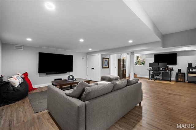 36 Crestwood Drive, Clayton, MO 63105