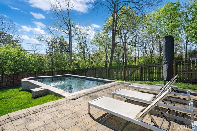 36 Crestwood Drive, Clayton, MO 63105