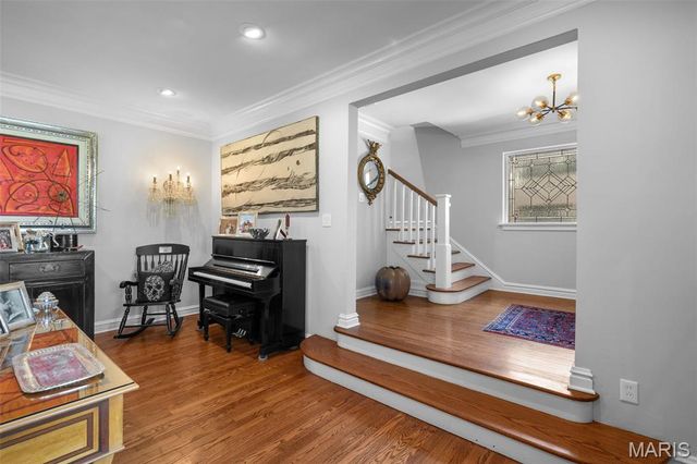 36 Crestwood Drive, Clayton, MO 63105