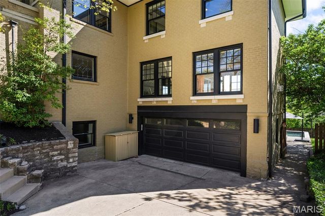 36 Crestwood Drive, Clayton, MO 63105