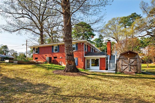 1605 Mallard LN, Virginia Beach, VA 23455