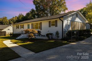 908 Ravendale Drive, Charlotte, NC 28216