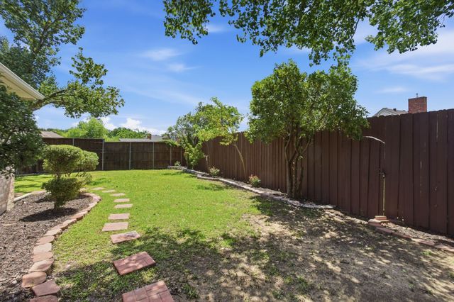 138 Briar Oak Drive, Murphy, TX 75094