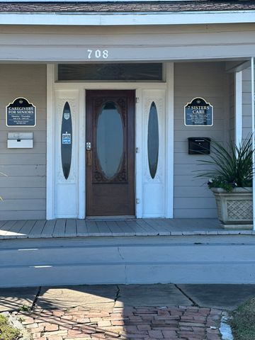 708 W Main Street, Denison, TX 75020