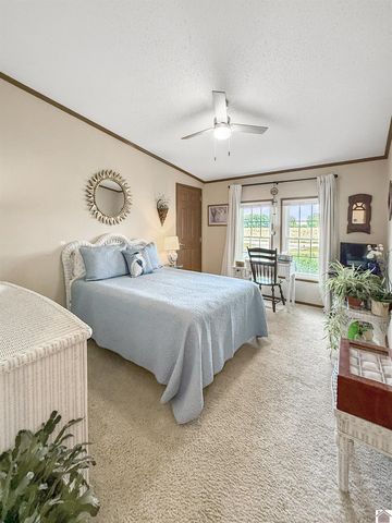 5472 STE RTE 94E, Murray, KY 42071