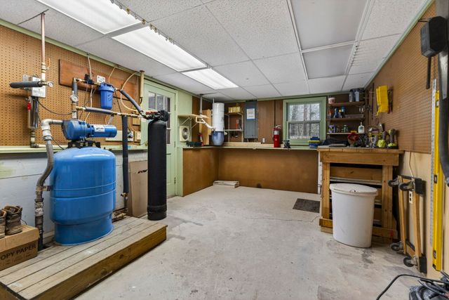 28 Spring Road, Amherst, NH 03031