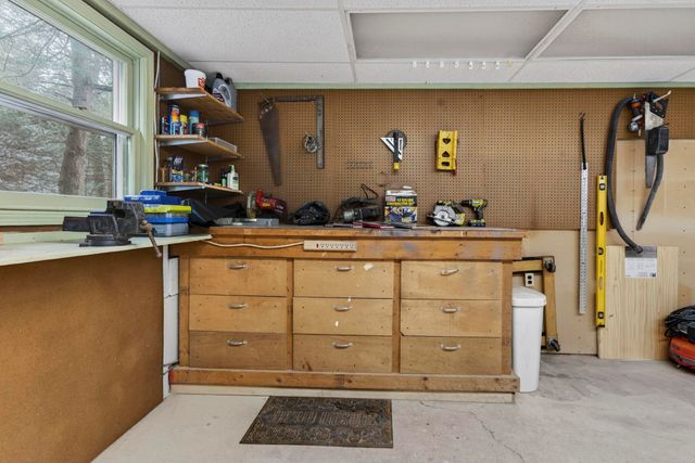 28 Spring Road, Amherst, NH 03031