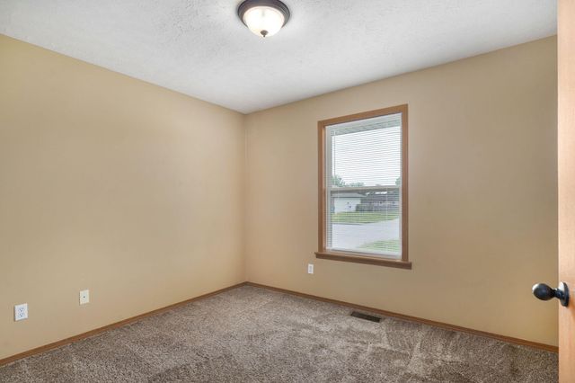 5551 W David Street W, Springfield, MO 65802