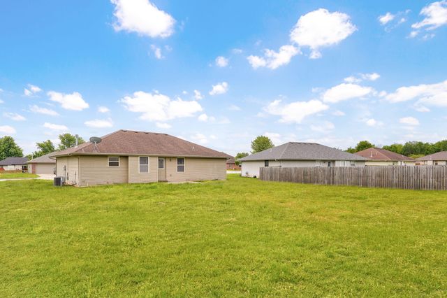 5551 W David Street W, Springfield, MO 65802