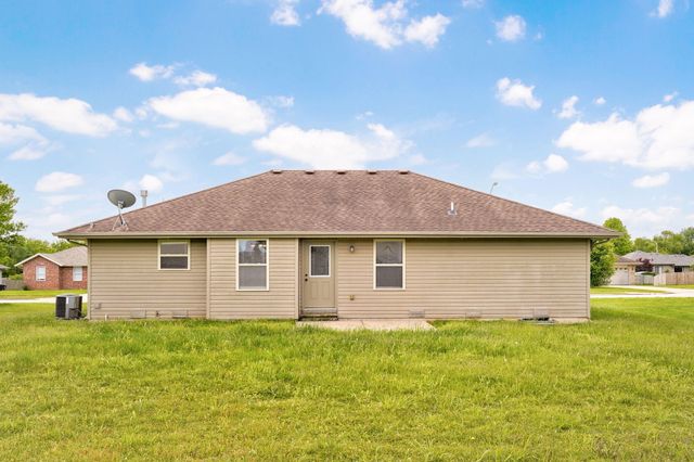 5551 W David Street W, Springfield, MO 65802