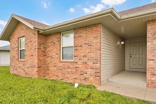 5551 W David Street W, Springfield, MO 65802