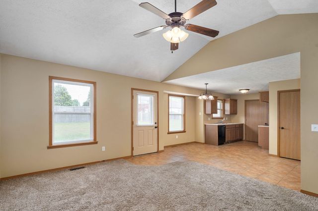 5551 W David Street W, Springfield, MO 65802