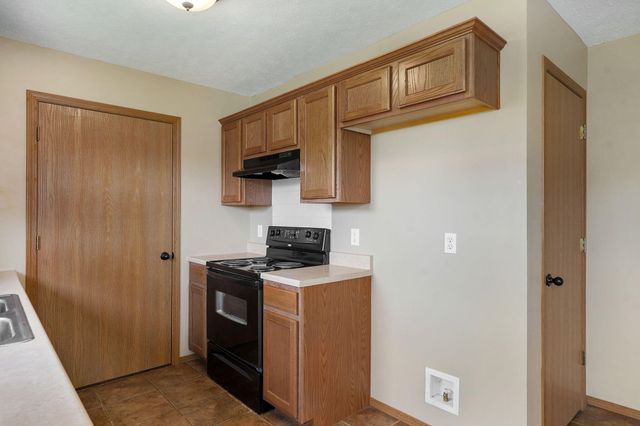 5551 W David Street W, Springfield, MO 65802