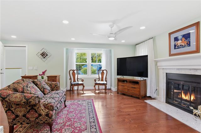 38 Stone Trail C, North Providence, RI 02904