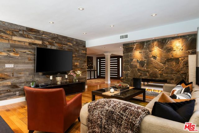 11109 Dona Pegita Drive, Studio City, CA 91604