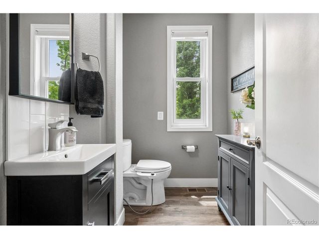 6250 W Crestline Ave, Littleton, CO 80123