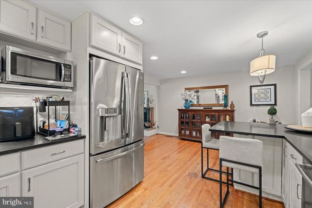 4002 MILLCREEK DR, Annandale, VA 22003