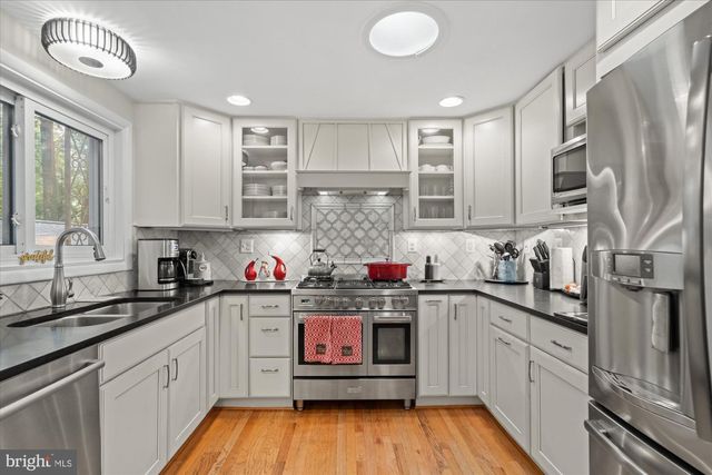 4002 MILLCREEK DR, Annandale, VA 22003