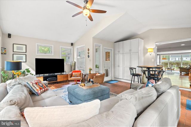 4002 MILLCREEK DR, Annandale, VA 22003