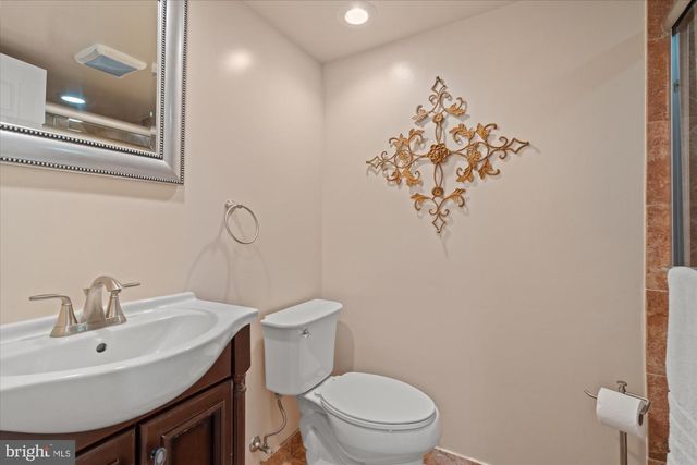 4002 MILLCREEK DR, Annandale, VA 22003