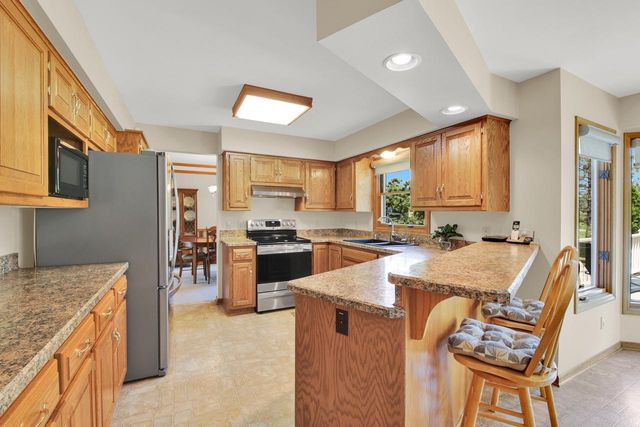 12520 W North LANE, New Berlin, WI 53151