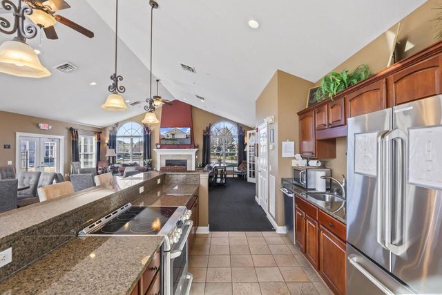 W179N11507 Blackstone CIRCLE, Germantown, WI 53022