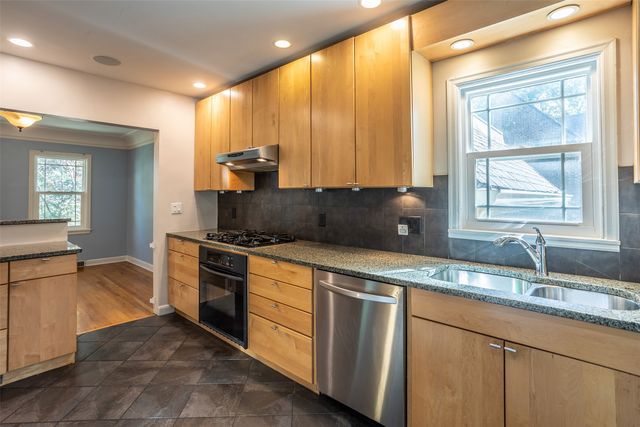 5905 Walnut Hill Drive, Des Moines, IA 50312