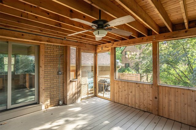 5905 Walnut Hill Drive, Des Moines, IA 50312