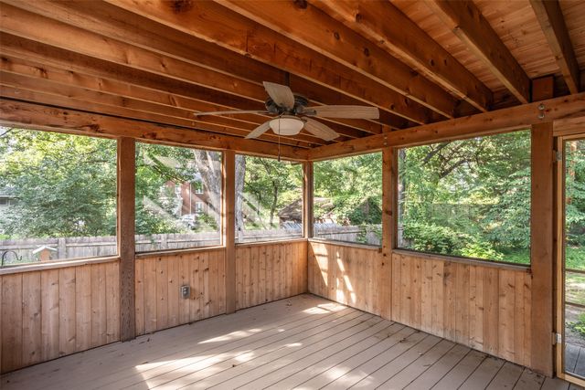 5905 Walnut Hill Drive, Des Moines, IA 50312