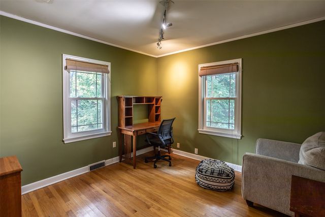 5905 Walnut Hill Drive, Des Moines, IA 50312