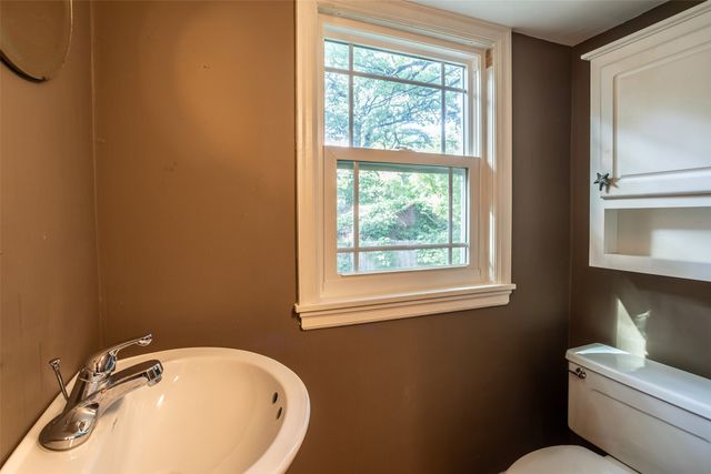 5905 Walnut Hill Drive, Des Moines, IA 50312