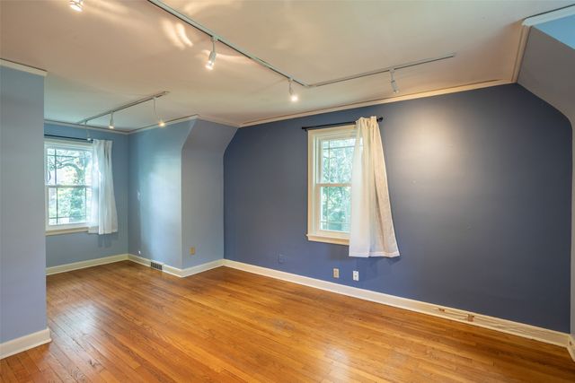 5905 Walnut Hill Drive, Des Moines, IA 50312