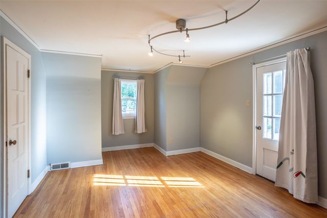 5905 Walnut Hill Drive, Des Moines, IA 50312