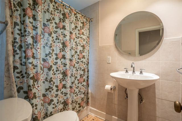 5905 Walnut Hill Drive, Des Moines, IA 50312