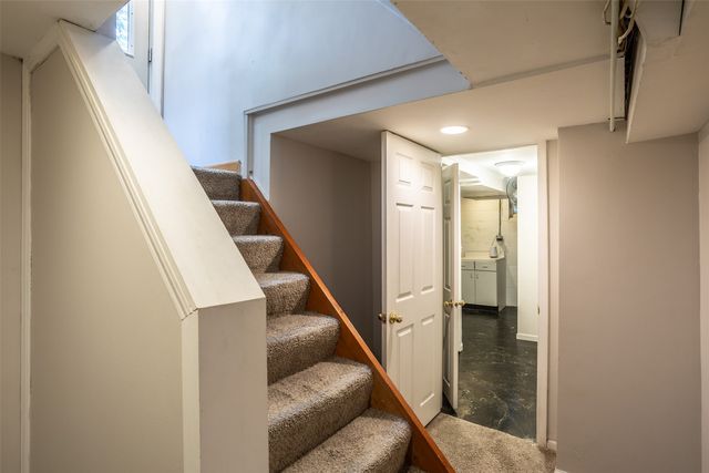 5905 Walnut Hill Drive, Des Moines, IA 50312