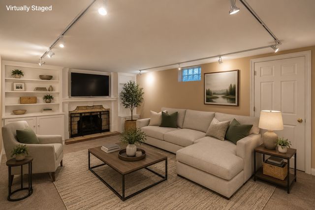 5905 Walnut Hill Drive, Des Moines, IA 50312