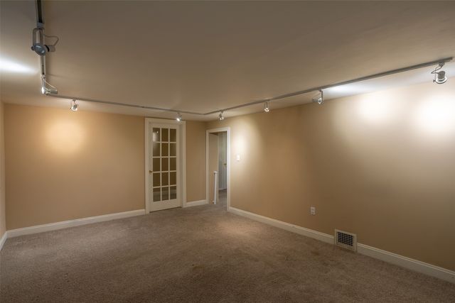 5905 Walnut Hill Drive, Des Moines, IA 50312