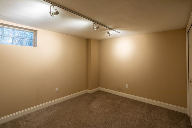 5905 Walnut Hill Drive, Des Moines, IA 50312